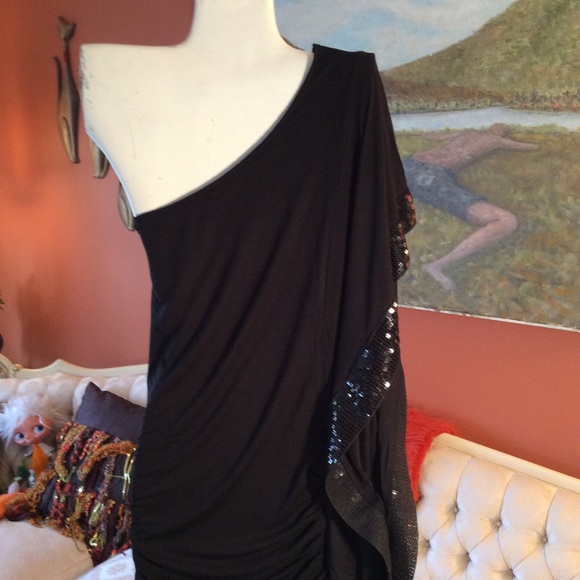 Forever 21 Tops - Black 1 shoulder Sequin top
